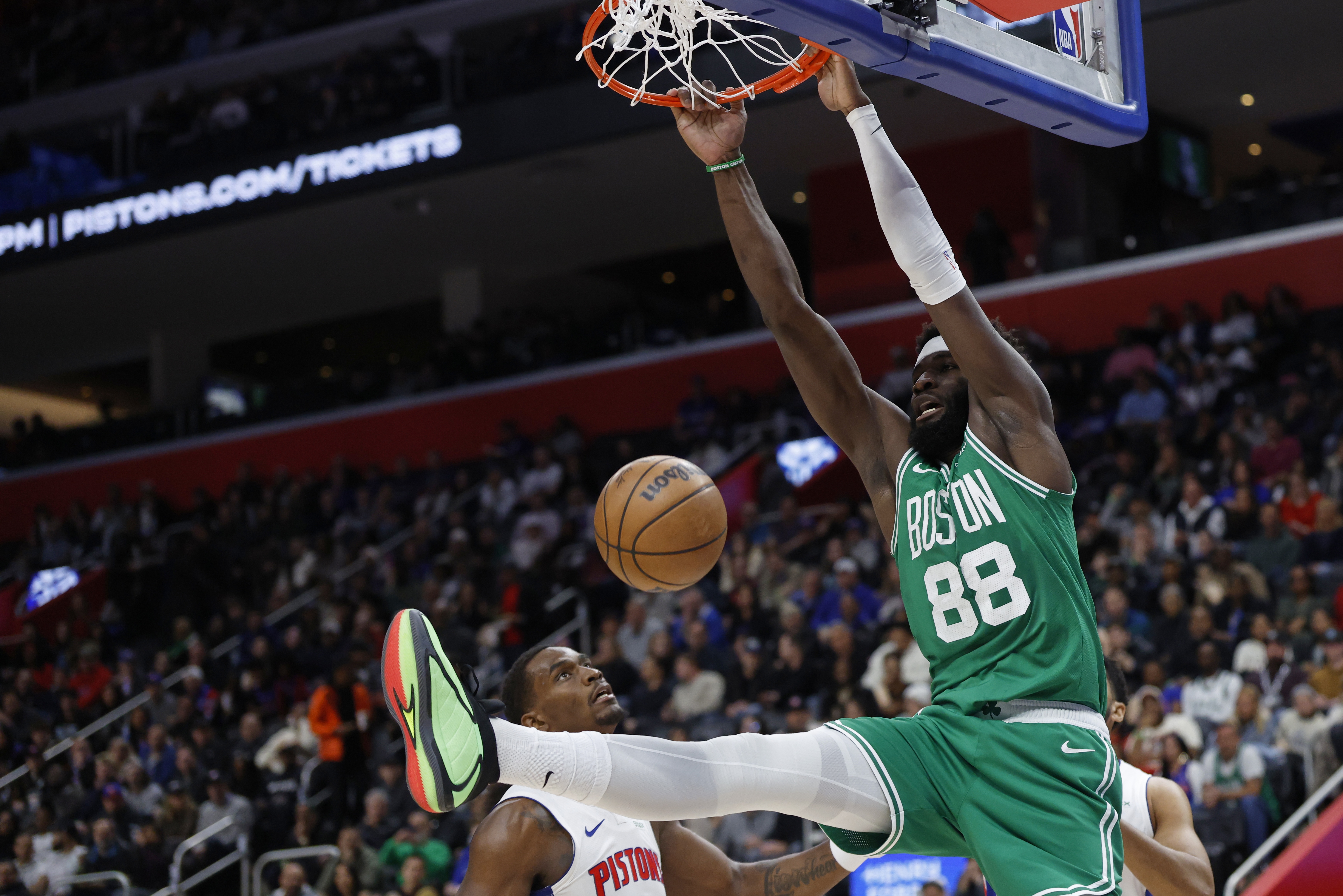 5帽!杰伦·布朗:护筐方面我们很依赖科塔 希望他继续保持这表现