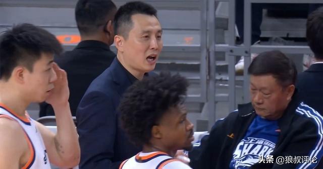 Starrysky Spor-上海主帅:王哲林达成1万分里程碑非常难得 希望保持健康多打几年